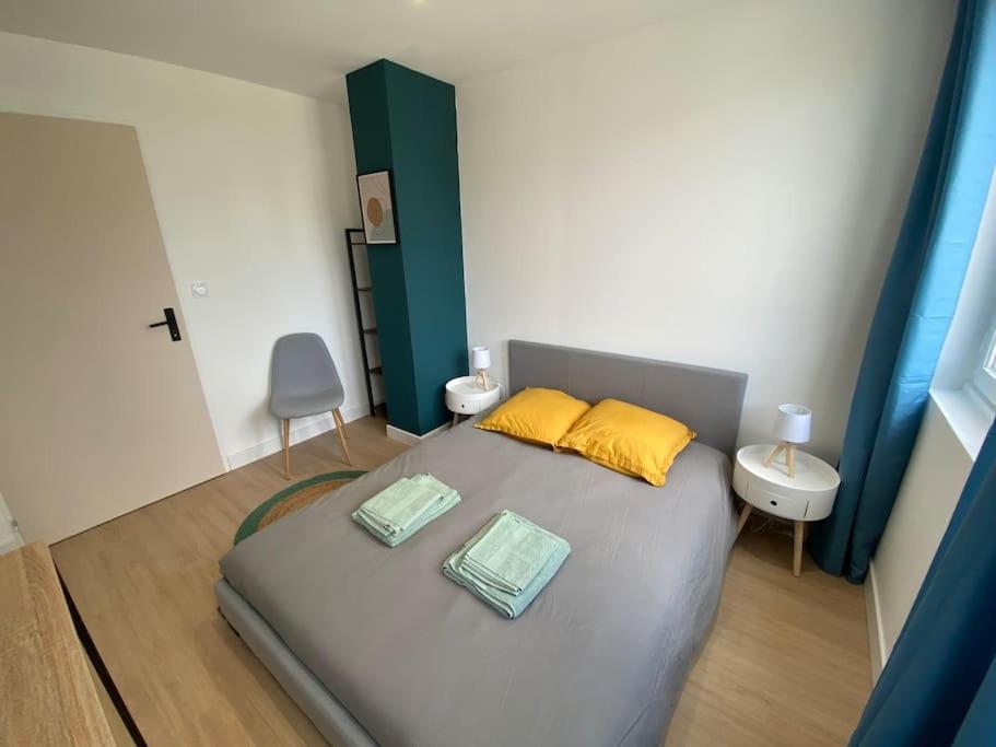 Appartement Familial, 2 Chambres, En Rdc Sur Cour Saint-Florentin  Exterior foto